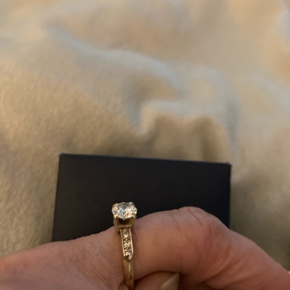 Diamond Ring 3/4-1 C My own Diamonds with3 sm stones on sides. NWOT 6-6.5 14 k - Picture 4 of 6